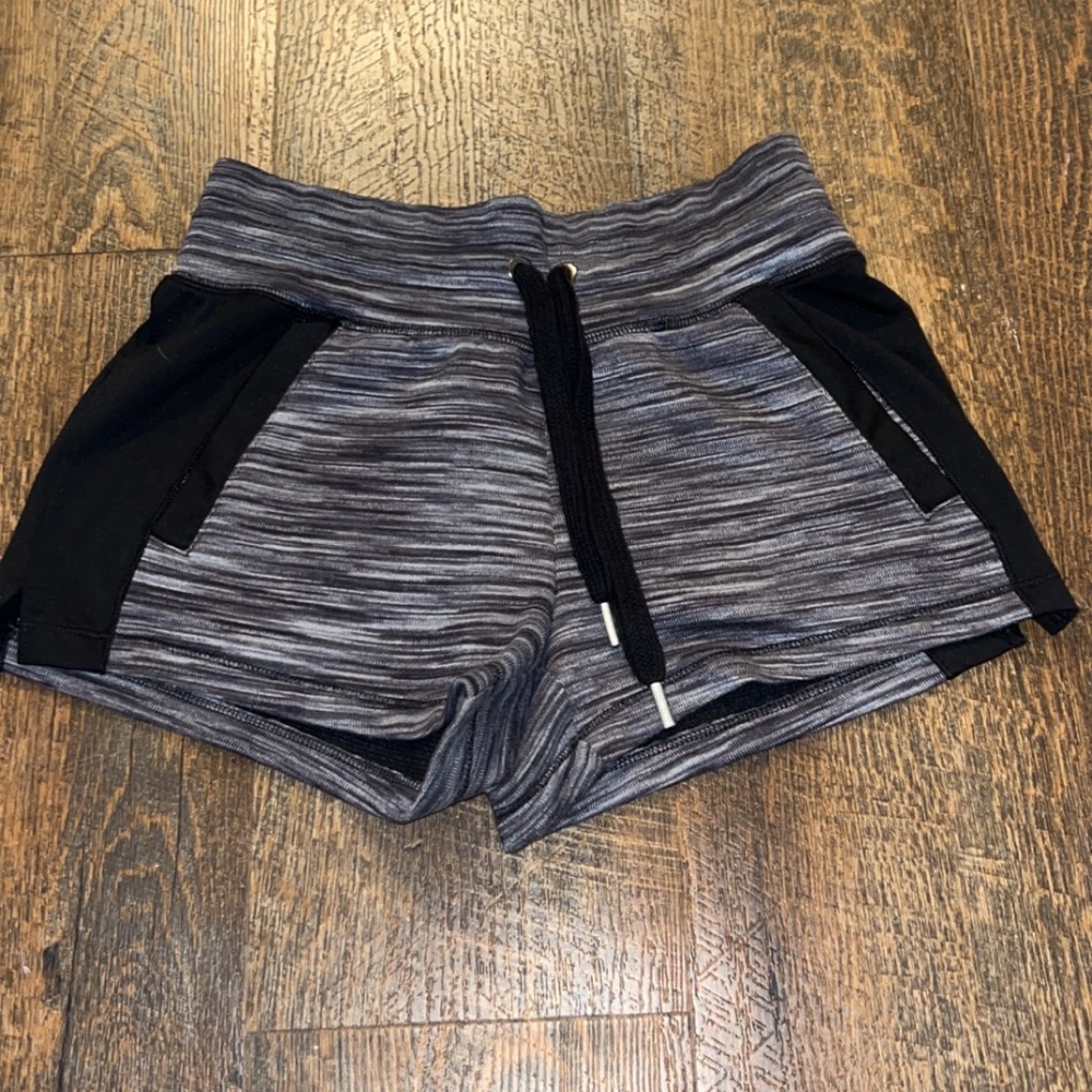 VS shorts XS